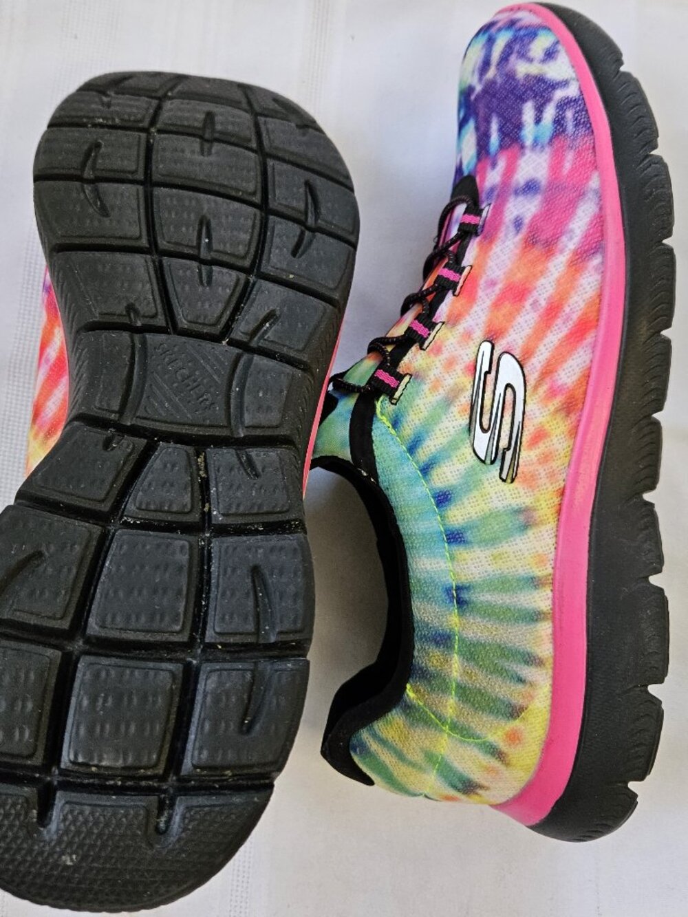 SKECHERS multicolored Tie-Died Groovy Women's Slip-0n Athletic Shoes Size 10 - Picture 3 of 6